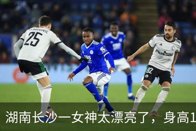 湖南长沙一女神太漂亮了，身高169，五官精致到无懈可击